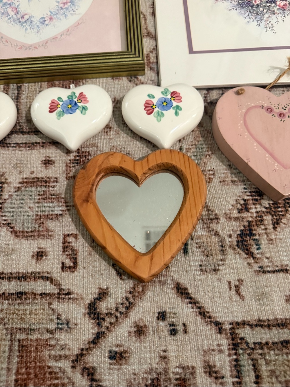 Vintage Pink and White Heart Wall Art Set - Picture 4 of 8